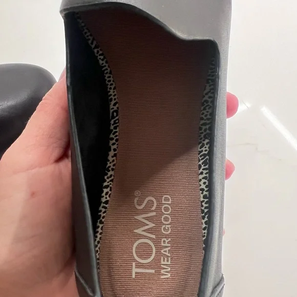 TOMS Women's Black Slip-On Flats - Picture 5 of 6